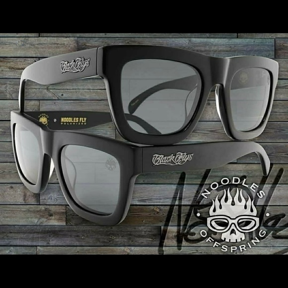 “THE NOODLES FLY” OFFSPRING Limited addition collaboration sunglasses - Picture 4 of 15